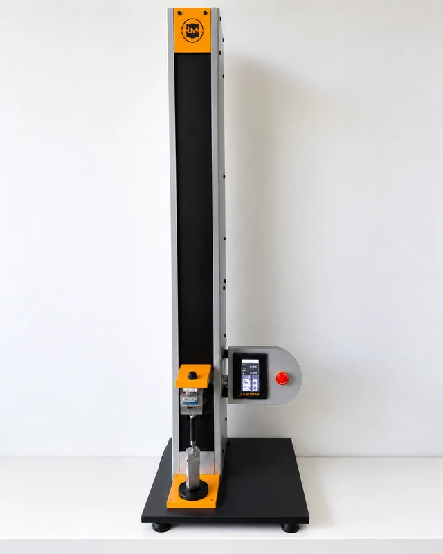 GNR GROUP® laboratuvarındaki mekanik test cihazı